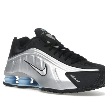 Nike Shox R4 Metallic Silver Black Psychic Blue HQ1988-004, trois-quarts avant extérieur