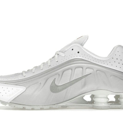 Nike Shox R4 White Bright Crimson Metallic Silver HQ1988-101, profil intérieur