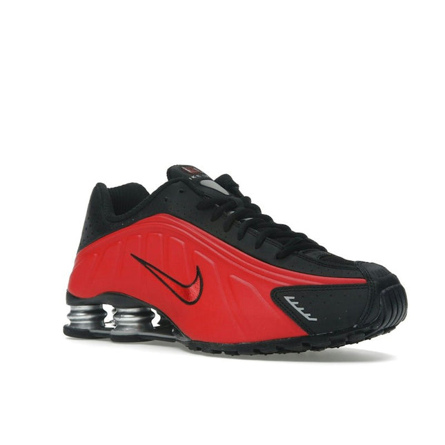 Nike Shox R4 University Red Black Metallic Silver HQ1988-600, trois-quarts avant extérieur