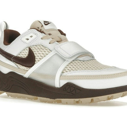 Nike Zoom Field Jaxx Travis Scott Light Chocolate HQ3073-100, trois-quarts avant extérieur