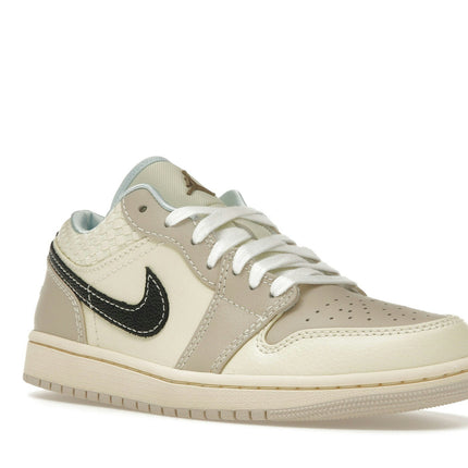Air Jordan 1 Low SE Sanddrift Glacier Blue HQ3440-101, trois-quarts avant extérieur