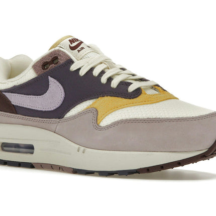Nike Air Max 1 Dark Raisin Hydrangeas HQ4051-500, trois-quarts avant extérieur
