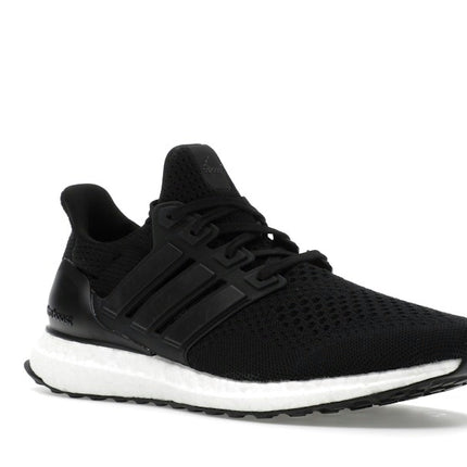 Adidas Ultra Boost 1.0 Core Black Cloud White HQ4206, trois-quarts avant extérieur