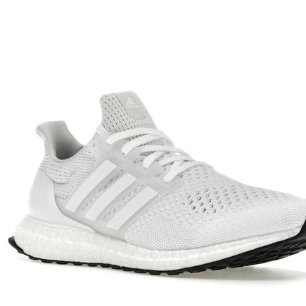 Adidas Ultra Boost 1.0 DNA Triple White (Women's) HQ4207, trois-quarts avant extérieur