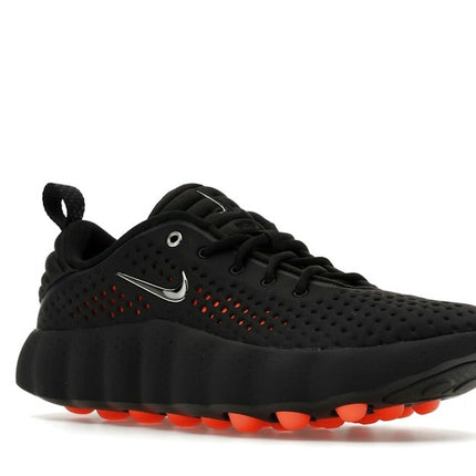 Nike Mind 002 Black Hyper Crimson HQ4308-001, trois-quarts avant extérieur