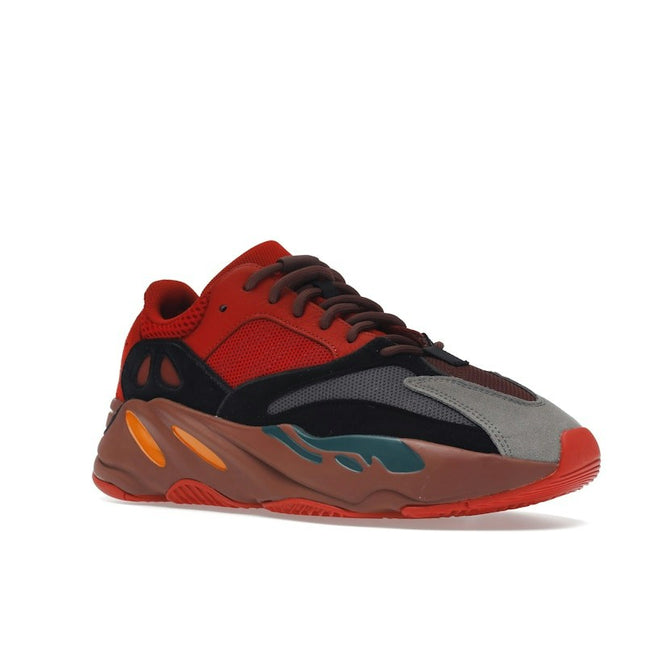 Adidas Yeezy 700 Hi-Res Red HQ6979, trois-quarts avant extérieur