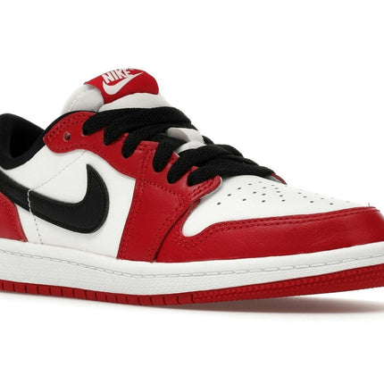 Air Jordan 1 Retro Low OG Chicago (2025) (TD) HQ6996-600, trois-quarts avant extérieur