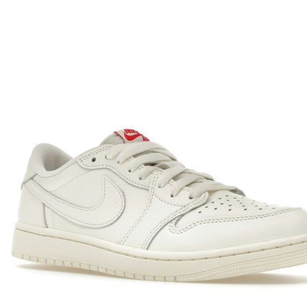 Air Jordan 1 Retro Low OG Sail HQ6998-100, trois-quarts avant extérieur