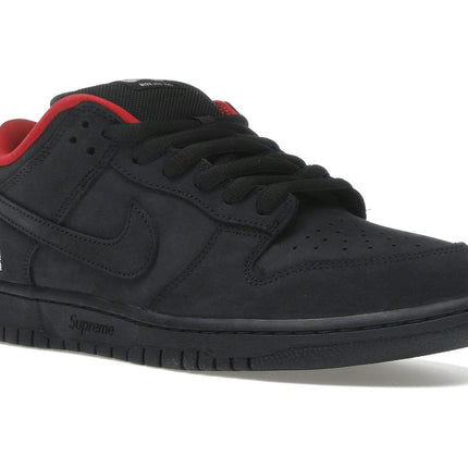 Nike SB Dunk Low Supreme 94 Black HQ8487-001, trois-quarts avant extérieur