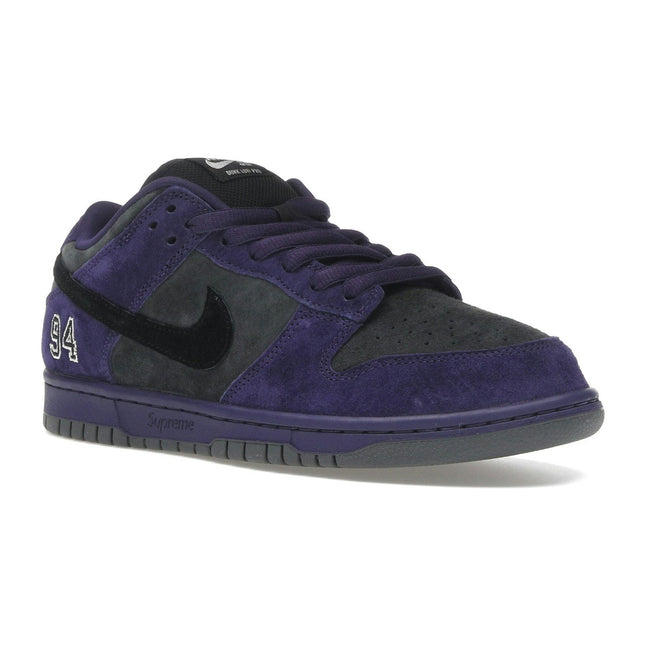 Nike SB Dunk Low Supreme 94 Ink HQ8487-500, trois-quarts avant extérieur