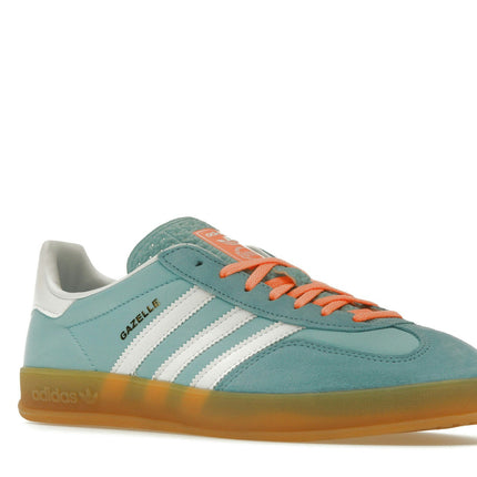 Adidas Gazelle Indoor Preloved Blue White Gum HQ9017, trois-quarts avant extérieur