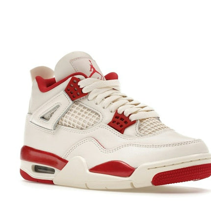 Air Jordan 4 Retro Valentine's Day Sierra Red HV0823-108, trois-quarts avant extérieur