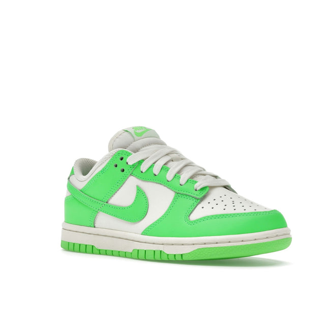 Nike Dunk Low Green Strike HV0842-133, trois-quarts avant extérieur
