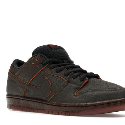 Nike Dunk SB Low Krampus HV1668-001, trois-quarts avant extérieur