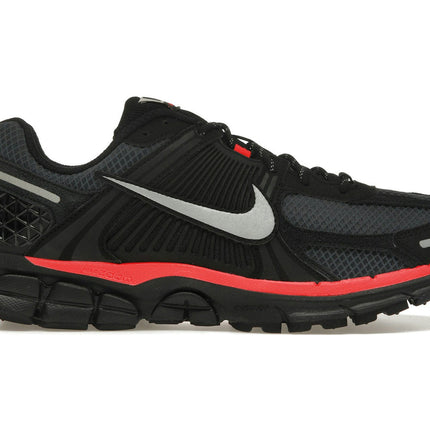 Nike Zoom Vomero 5 Black Metallic University Red HV2527-002, vue principale