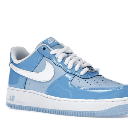 Nike Air Force 1 Low '07 LV8 Phychic Blue White Patent HV9405-400, trois-quarts avant extérieur