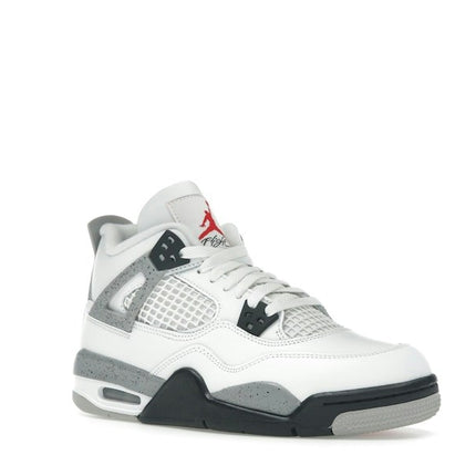 Air Jordan 4 Retro White Cement (2025) (GS) IB4171-100, trois-quarts avant extérieur