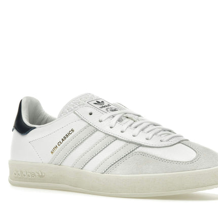 Adidas Gazelle Indoor Kith Classics White Navy IE2572, trois-quarts avant extérieur