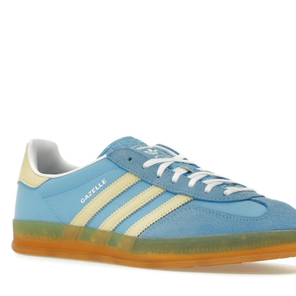 Adidas Gazelle Indoor Blue Burst Yellow IE2960, trois-quarts avant extérieur