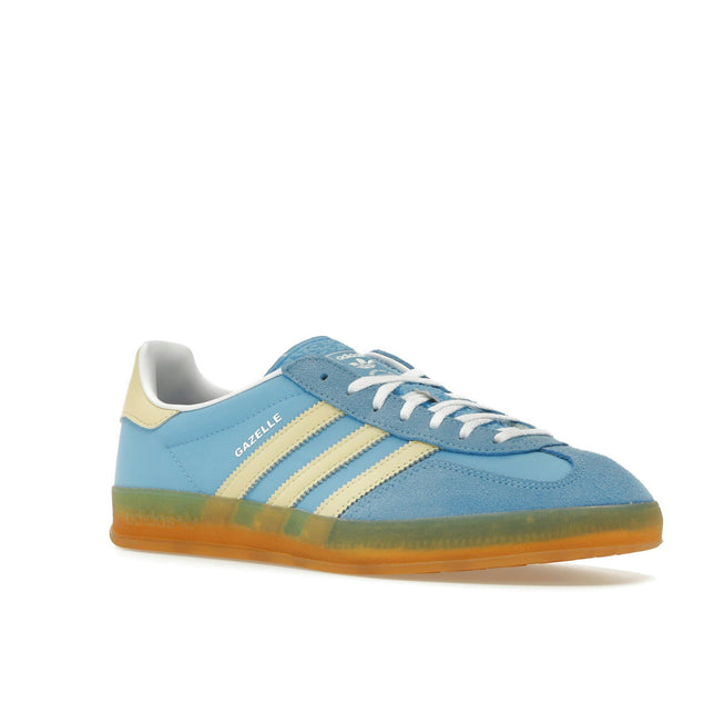 Adidas Gazelle Indoor Blue Burst Yellow IE2960, trois-quarts avant extérieur