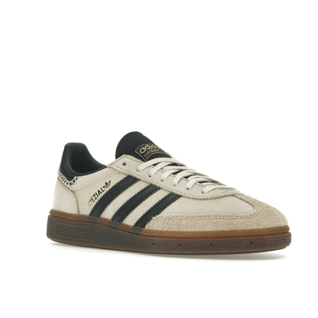 Adidas Handball Spezial Wonder White Black IE3698, trois-quarts avant extérieur