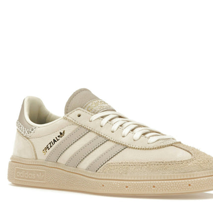 Adidas Handball Spezial Cream White Beige IE3699, trois-quarts avant extérieur
