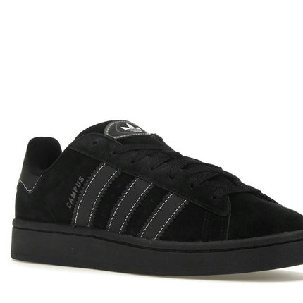 Adidas Campus 00s Core Black White IF8768, trois-quarts avant extérieur