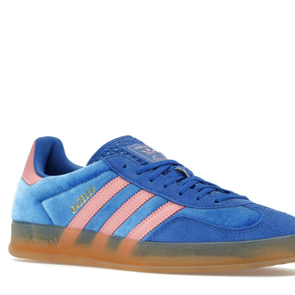 Adidas Gazelle Indoor Blue Semi Pink Spark IG6785, trois-quarts avant extérieur