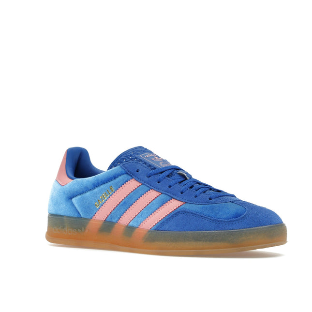 Adidas Gazelle Indoor Blue Semi Pink Spark IG6785, trois-quarts avant extérieur