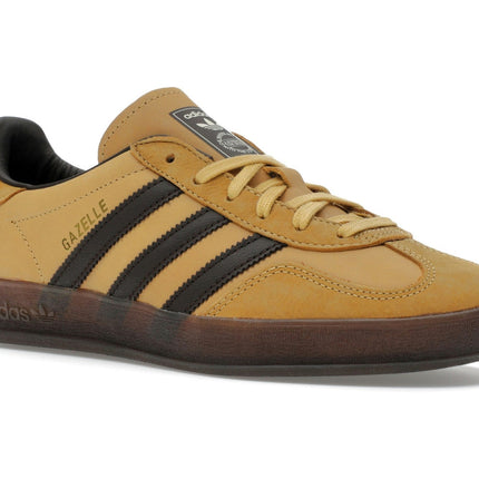 Adidas Gazelle Indoor Oat Dark Brown IH4771, trois-quarts avant extérieur