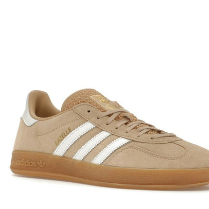 Adidas Gazelle Indoor Magic Beige IH5482, trois-quarts avant extérieur