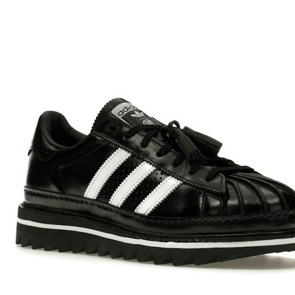 Adidas Superstar CLOT Black White IH5953, trois-quarts avant extérieur