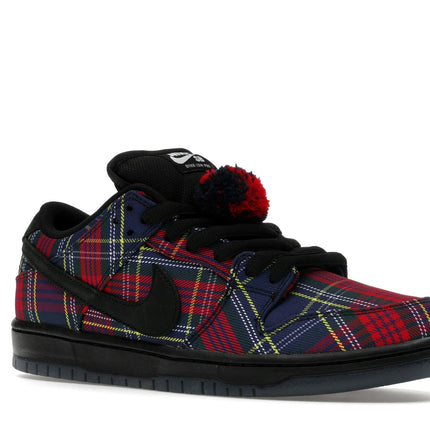 Nike SB Dunk Low Nardwuar II1493-600, trois-quarts avant extérieur