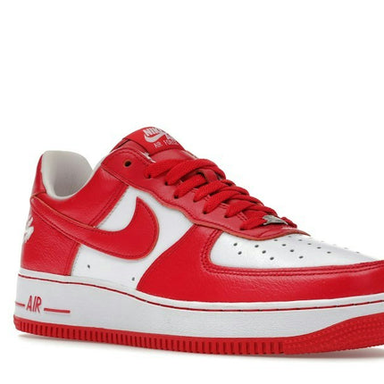 Nike Air Force 1 Low QS Terror Squad White University Red II4391-100, trois-quarts avant extérieur