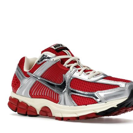 Nike Zoom Vomero 5 Gym Red Chrome IM3486-600, trois-quarts avant extérieur