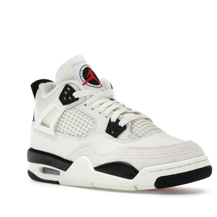 Air Jordan 4 Retro Flight Club (GS) IM4026-100, trois-quarts avant extérieur
