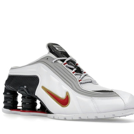 Nike Shox MR4 Mule Martine Rose Metallic Platinum Varsity Red IM5420-100, trois-quarts avant extérieur