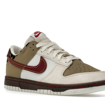 Nike Dunk Low Retro Khaki Team Red Pearl White IM6687-262, trois-quarts avant extérieur
