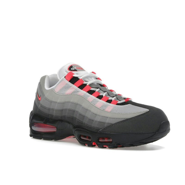 Nike Air Max 95 OG Big Bubble Solar Red 2.0 (2025) IM7410-001, trois-quarts avant extérieur