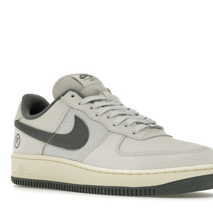Nike SB Air Force 1 Low Yuto Horigome White Iron Grey IO8439-100, trois-quarts avant extérieur