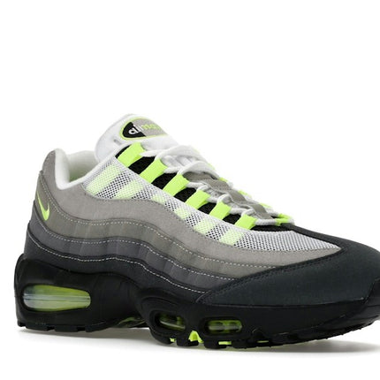 Nike Air Max 95 OG Big Bubble Neon (2026) IO9926-001, trois-quarts avant extérieur