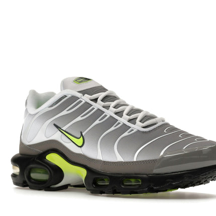Nike Air Max Plus Neon IQ0288-100, trois-quarts avant extérieur