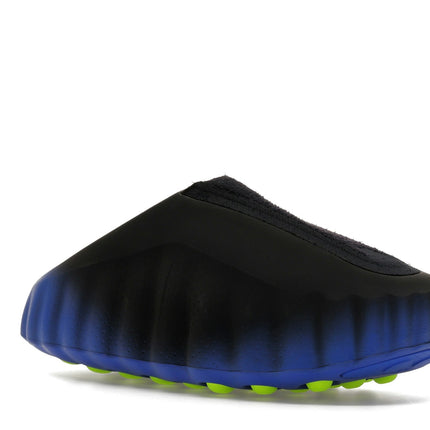 Nike Mind 001 Flyknit Slide Hyper Royal Black IR2175-400, trois-quarts avant extérieur