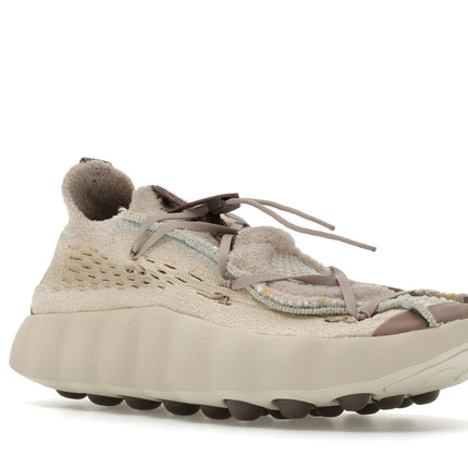Nike Mind 002 Flyknit Fossil Stone Plum Eclipse IR2176-101, trois-quarts avant extérieur