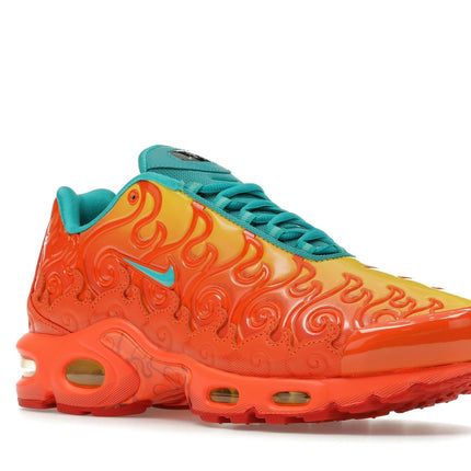 Nike Air Max Plus One Piece Mera Mera (Without Promo Card) IW1283-800, trois-quarts avant extérieur