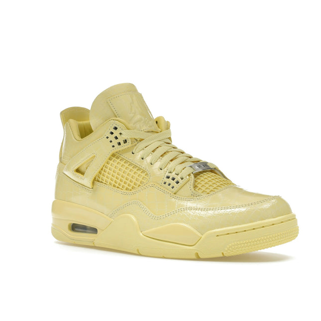 Air Jordan 4 Retro J Balvin Lemonade IW2872-700, trois-quarts avant extérieur