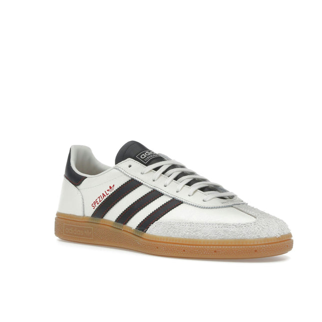 Adidas Handball Spezial Off White Core Black Red JH6398, trois-quarts avant extérieur