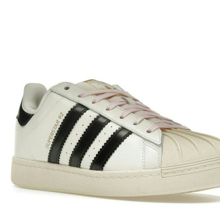 Adidas Superstar 92 By Pharrell White Black JI4268, trois-quarts avant extérieur