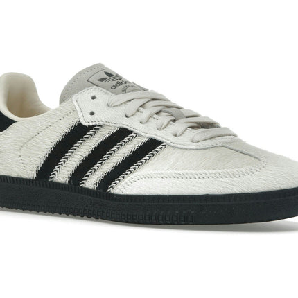 Adidas Samba OG Wonder White Black Pony JP5329, trois-quarts avant extérieur