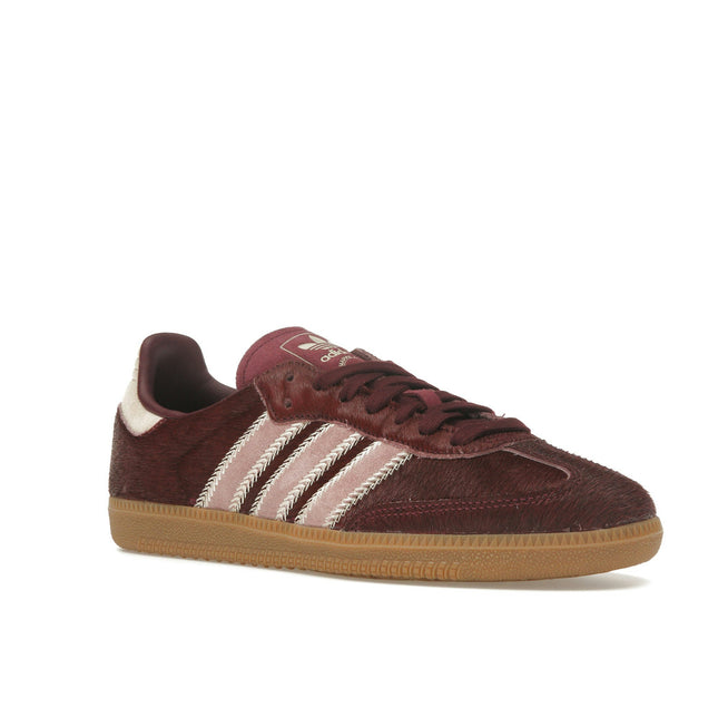 Adidas Samba OG Maroon Sand Strata Pony JP5330, trois-quarts avant extérieur